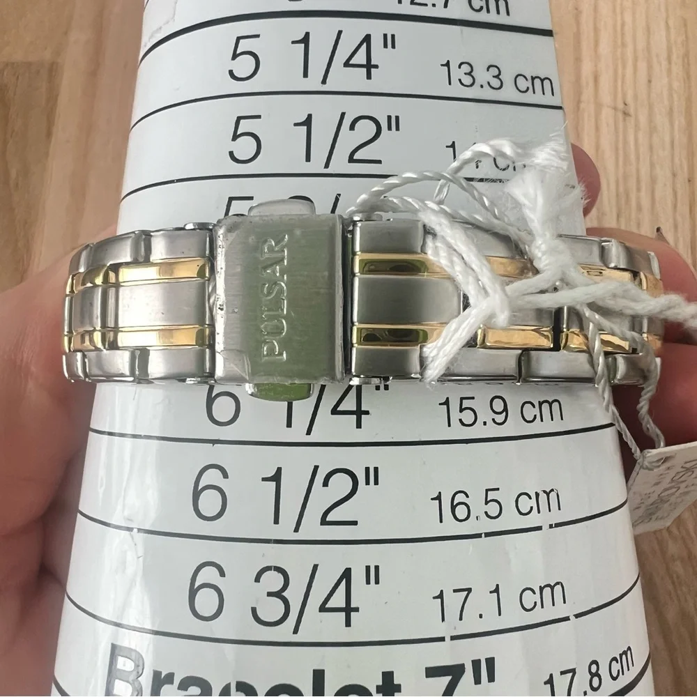 NWT Pulsar ladies two toned crystal accented dress watch NEW BATTERY